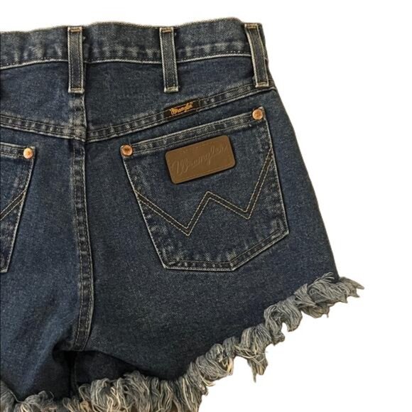Wrangler Denim Frayed Hem Women Shorts, Size 26 - Picture 4 of 5